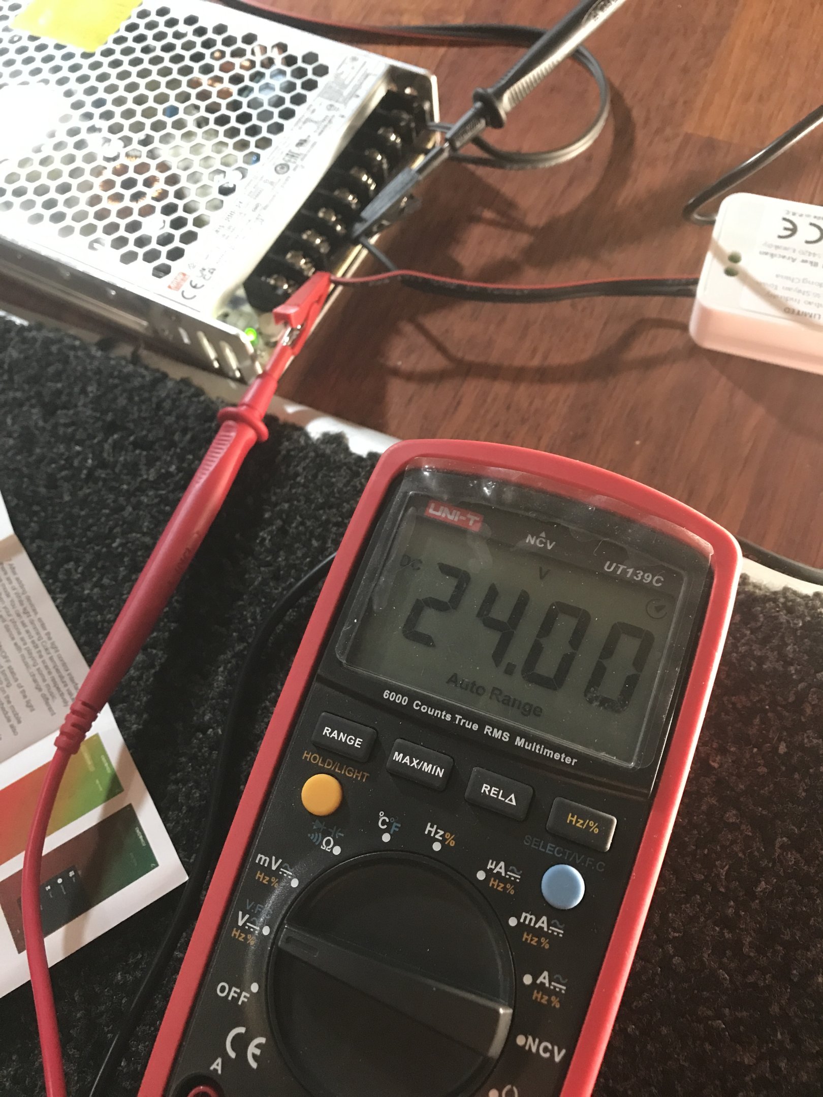 MeanWell LRS-200-24 Yükte 24V Çökme yok.JPG